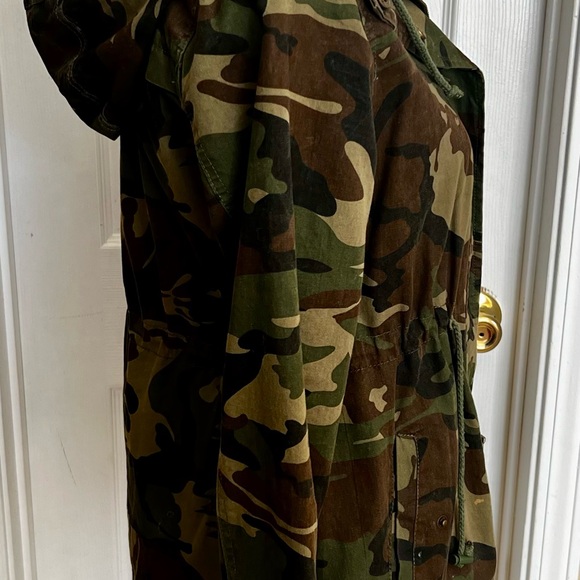 Green and Brown Utility Jacket with Stand-Up Collar - Picture 3 of 7